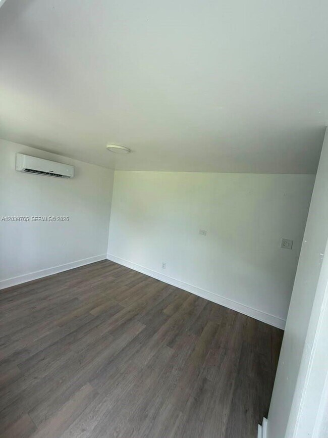 Building Photo - 10731 SW 51st Dr