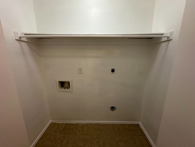 Building Photo - 319 Shea St