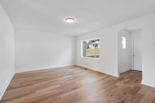 Building Photo - 2/ 1 Home for Rent!