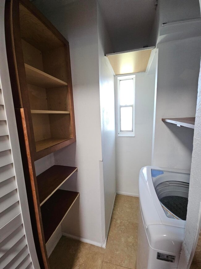 Building Photo - 8000 S Colony Cir