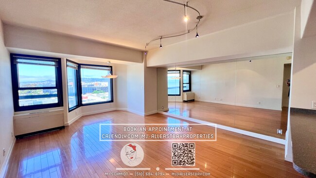 Building Photo - Contemporary condo on the 10th floor inclu...