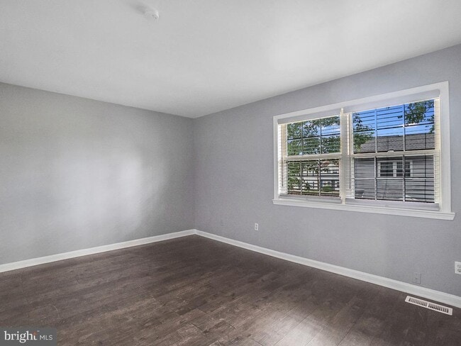 Building Photo - 330 Brock Square