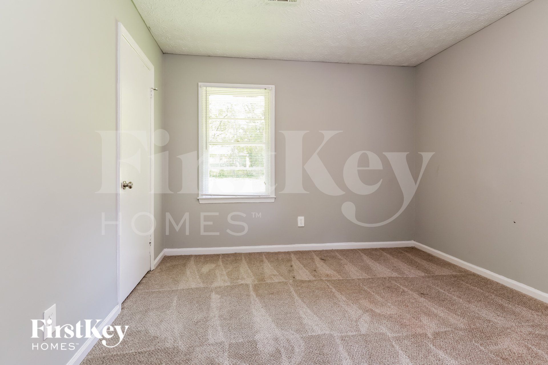 Building Photo - 1906 Amesbury Dr