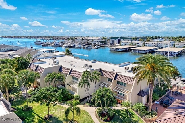 Building Photo - 800 River Point Dr