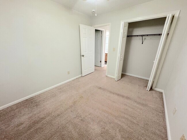 Building Photo - Come visit this cute 3 bedroom 1.5 bath in Chesapeake