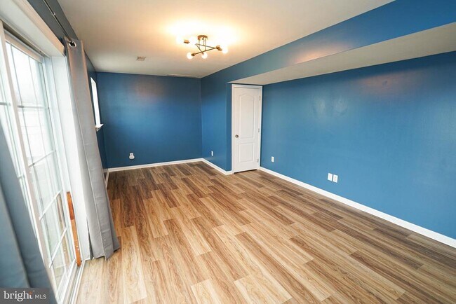 Building Photo - 641 Rosemary Dr