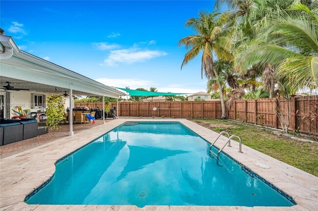 Building Photo - 15930 SW 90th Ave