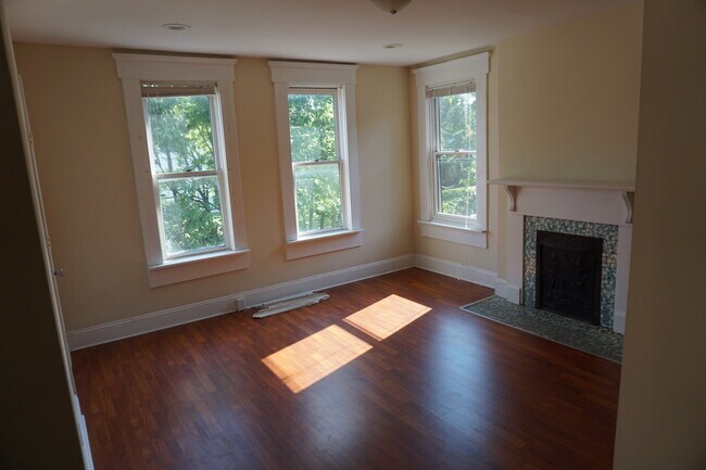 Building Photo - 6 Bedroom 3 full bath House