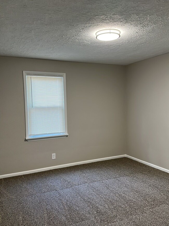 Building Photo - 335 Avery St