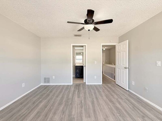 Building Photo - 2820 S Pines Dr