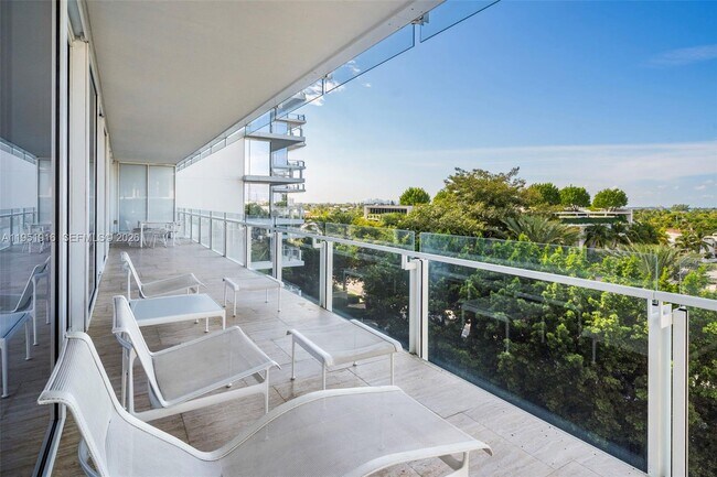 Building Photo - 9111 Collins Ave