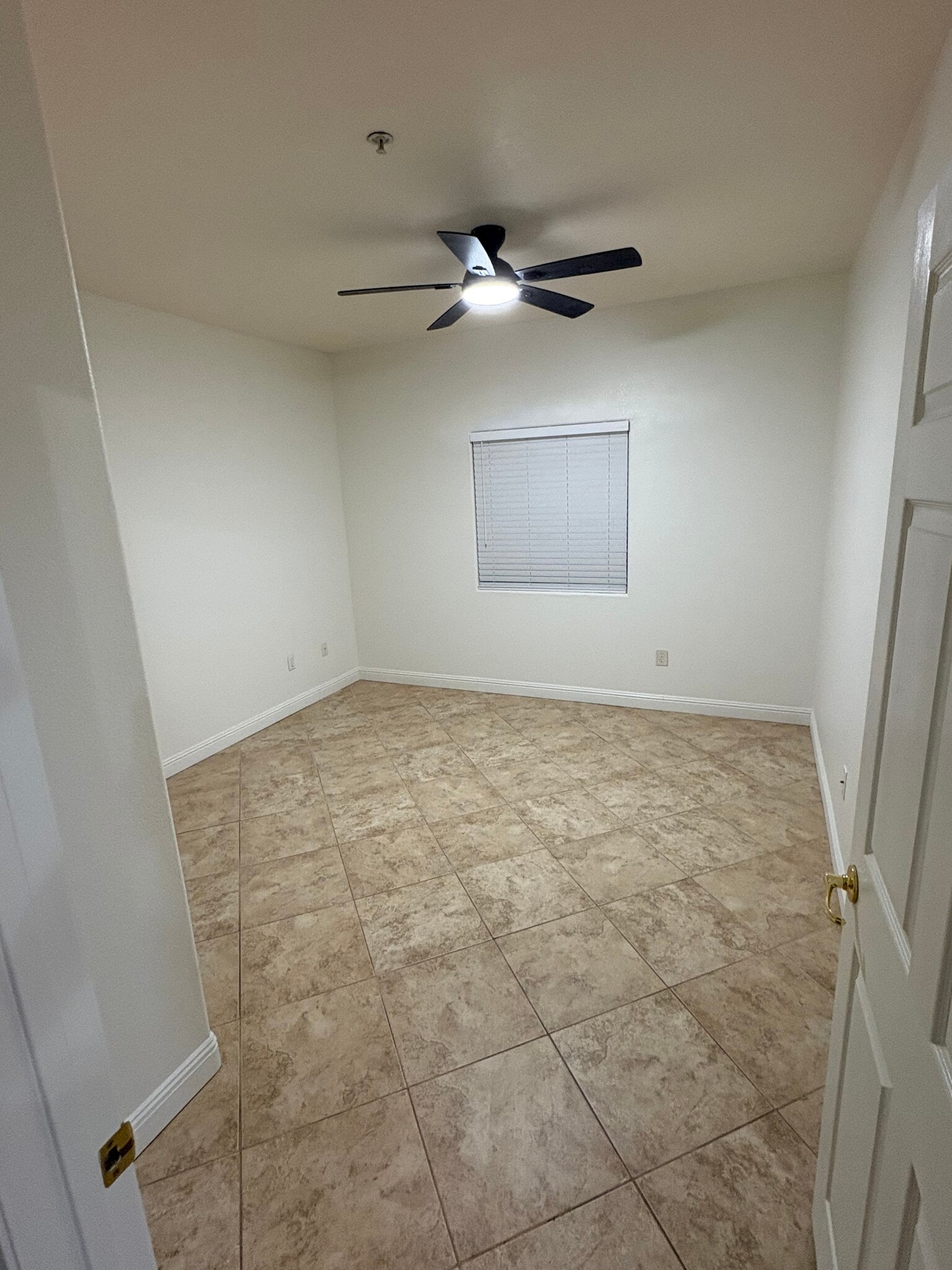 Building Photo - 24909 Madison Ave