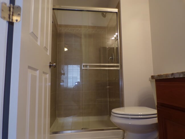 Building Photo - 583 S Parkside Dr