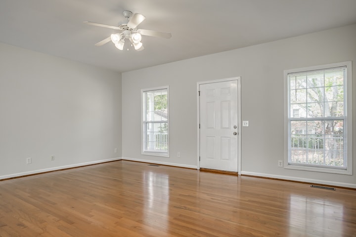 Living Room - 300 Dixie Plaza Dr