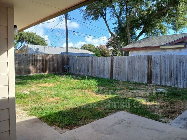 Building Photo - 2255 Lombardy Dr