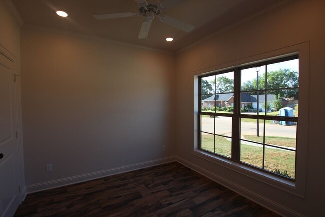 Building Photo - Available: 3/2/2 in Whitehouse ISD!!