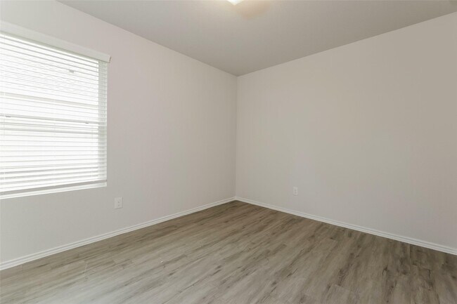 Building Photo - 208 Elk Run Ln