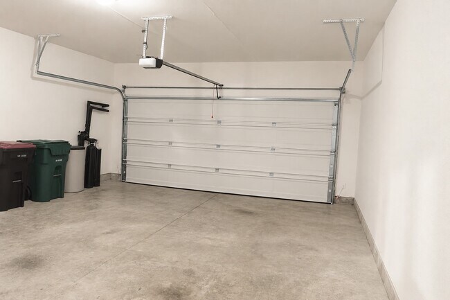 Building Photo - 31415 Whitcombe Summit Wy