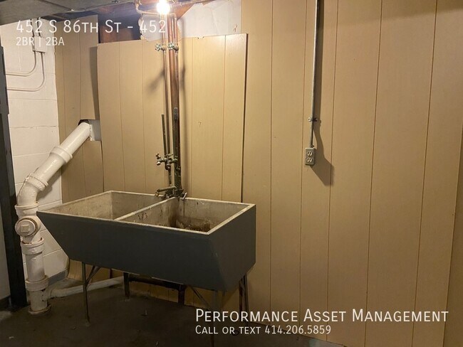 Building Photo - Charming 2 bed / 2bathTownhouse Apartment