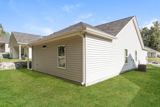 Building Photo - 240 Willowridge Ln