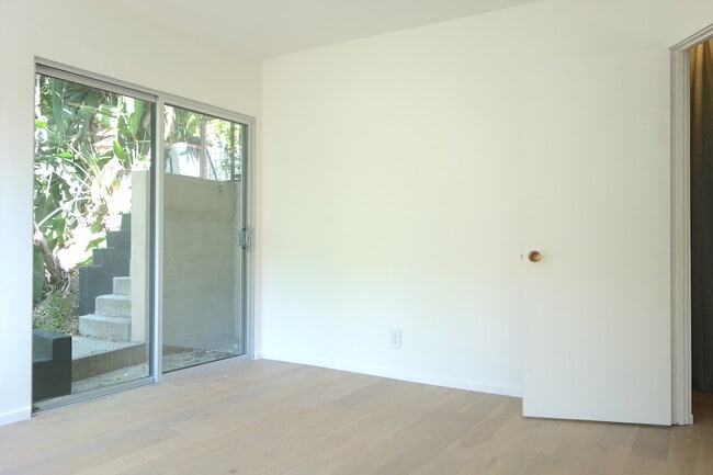 Building Photo - 702 Cavanagh Rd