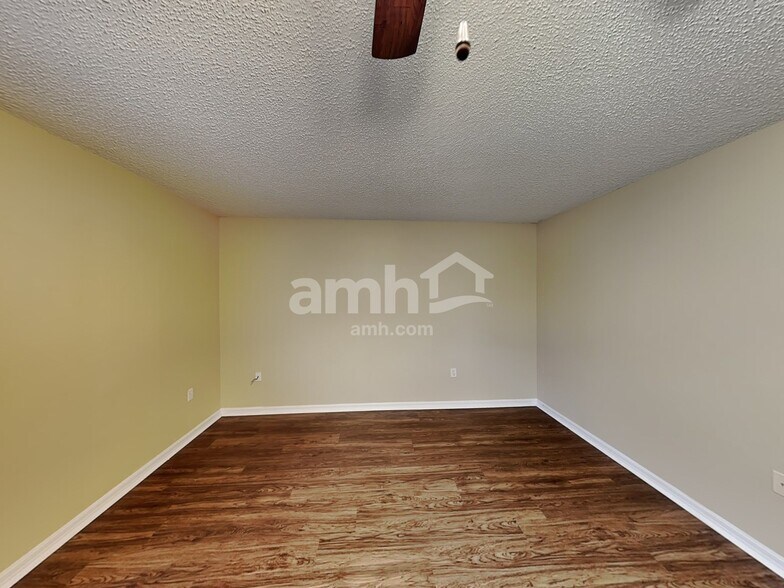 Building Photo - 237 Sawyerwood Pl