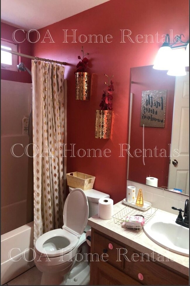 Building Photo - East Side Location