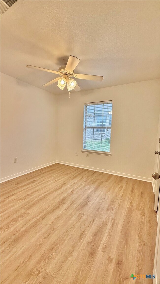 Building Photo - 2107 Gail Dr