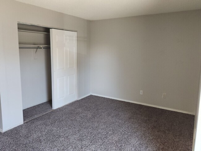 Building Photo - Fantastic Condo at Lexington Village!