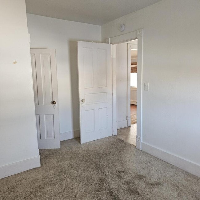 Building Photo - 208 W 3rd Ave