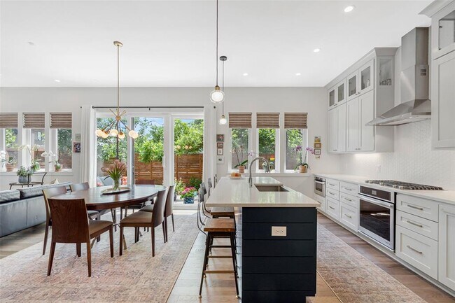 Building Photo - 1217 1/2 W 39th St