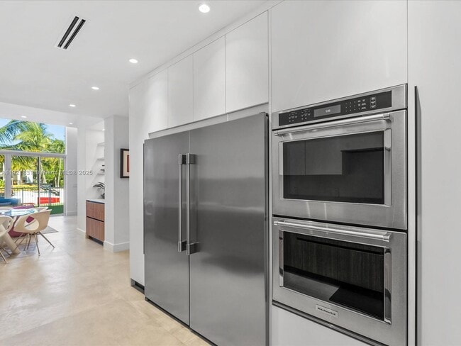 Building Photo - 3753 NE 214th St