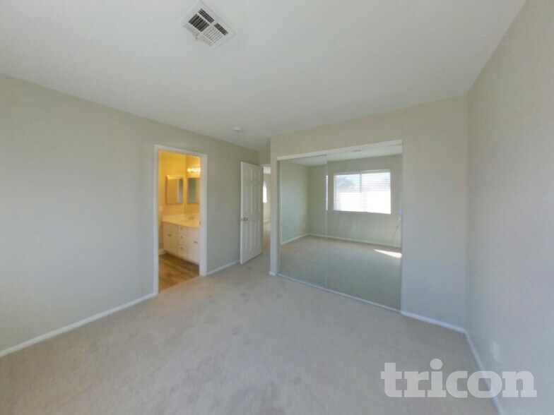 Building Photo - 1584 Bright View Dr