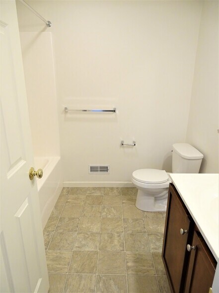 Building Photo - 641 Hamaker Rd