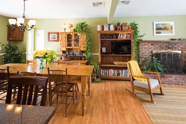 Building Photo - 16 Beechwood Dr