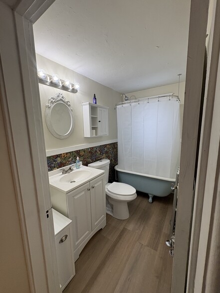 Bathroom - 38 East St