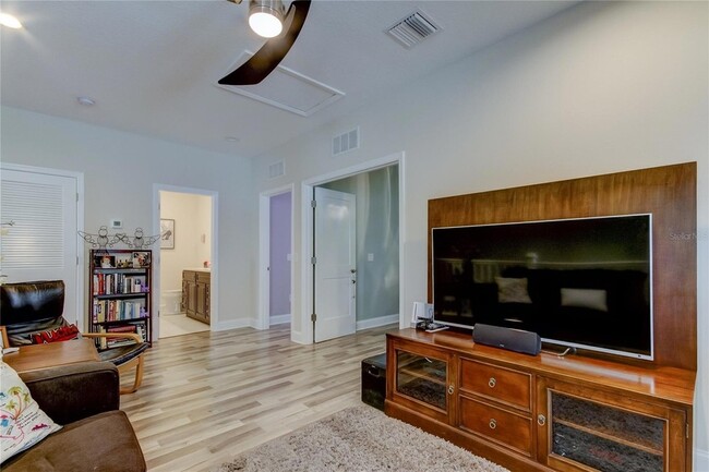 Building Photo - 426 Birdsong Ln