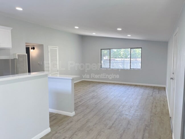 Building Photo - 360 N San Vicente Blvd