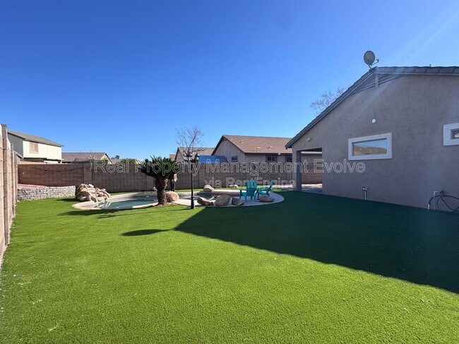 Building Photo - 5814 W Alice Ave