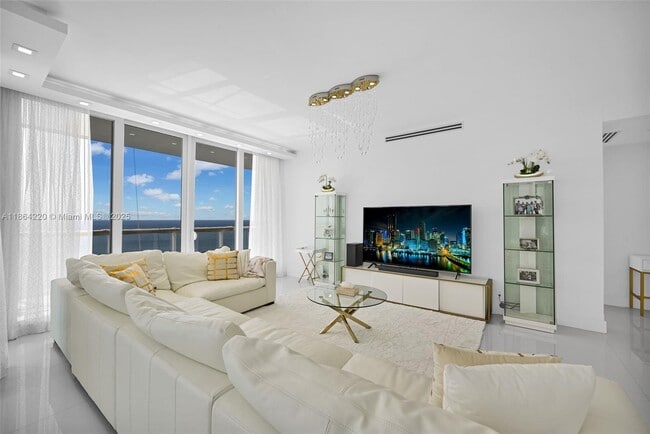 Building Photo - 16485 Collins Ave