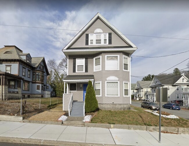 Building Photo - 585 Haverhill St