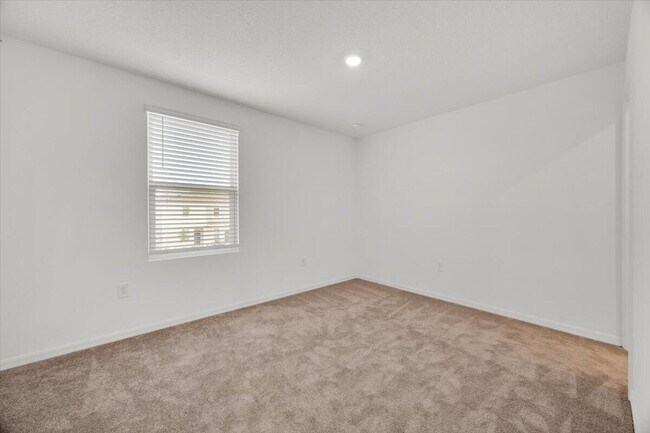 Building Photo - 3045 Skyline Lp