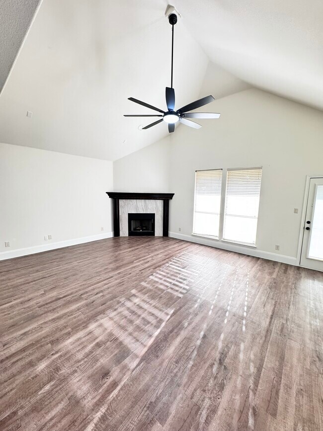 Building Photo - 15833 Bent Rose Way