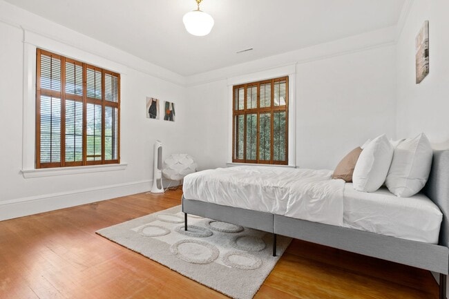 Building Photo - 6bd/3.25ba Seattle House