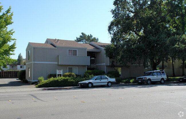 Primary Photo - 2900 Yulupa Ave