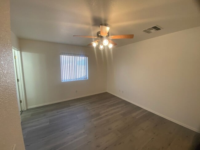 Building Photo - Charming 3 Bedroom 2 Bath Home