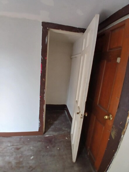 Building Photo - 5445 Robin Ave