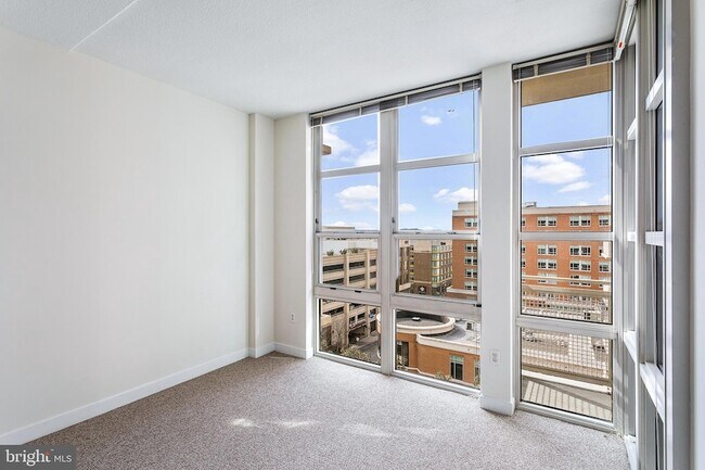 Building Photo - 157 Fleet St