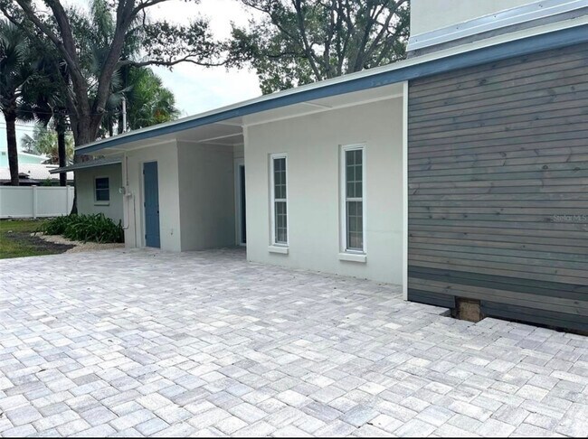 Building Photo - 6400 Evergreen Ave