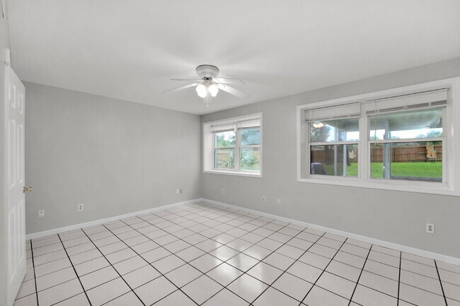Building Photo - 20 Dogwood Ln